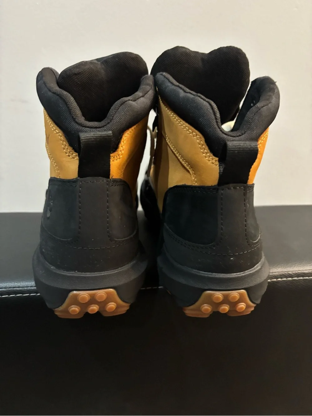 Timberland Black and Wheat Lace-Up Waterproof Boots nwot never worn very rare